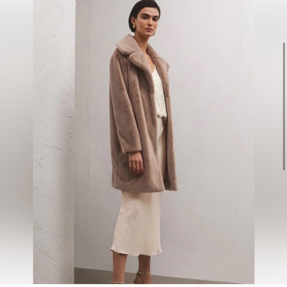 🧋NWOT Z SUPPLY COZY SUPER SOFT BEIGE NEUTRAL JEWEL FAUX FUR COAT - Picture 3 of 12